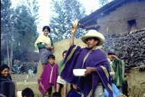 Sciamano durante rito funebre, Huancabamba
